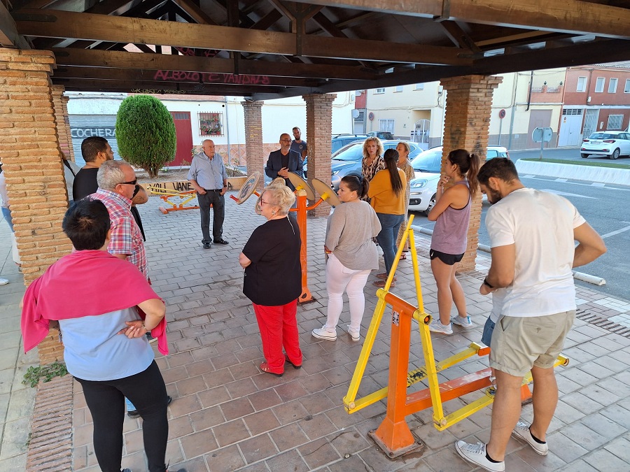 Encuentro del equipo de gobierno con los vecinos del entorno de la plaza Buero Vallejo 