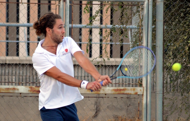 Jesús Casado, campeón del Torneo de las Fiestas de Albolote 2022, durante un partido (J. PALMA)