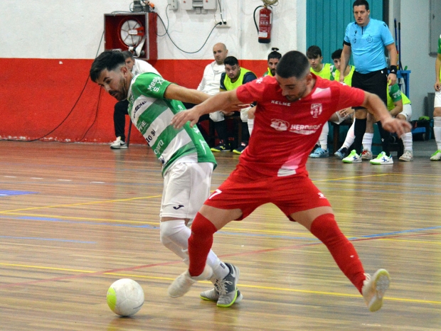 El Albolote Herogra se anotó la victoria como local ante el Bélmez Atlético (J. PALMA)