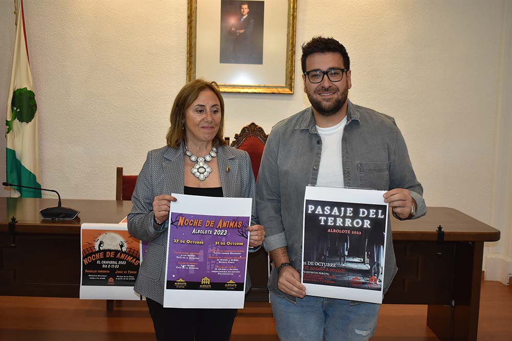 Los concejales Eugenia Rodríguez-Bailón y Juanjo Martínez presentaron la programación de la Noche de Ánimas. Abajo, cartel del Pasaje del Terror.