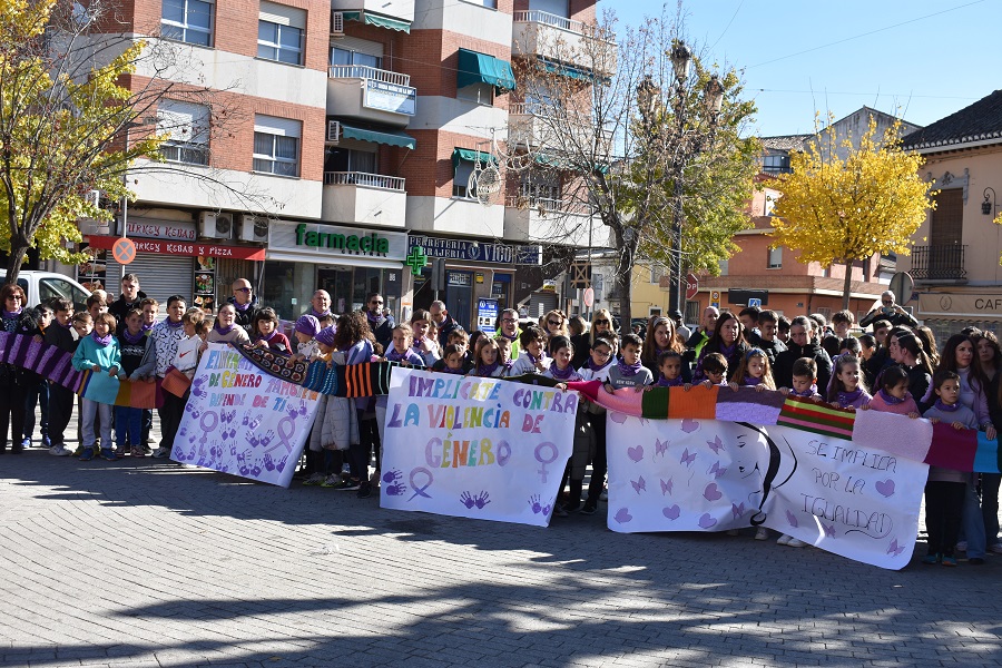 Acto celebrado en la Plaza de España contra la violencia machista 