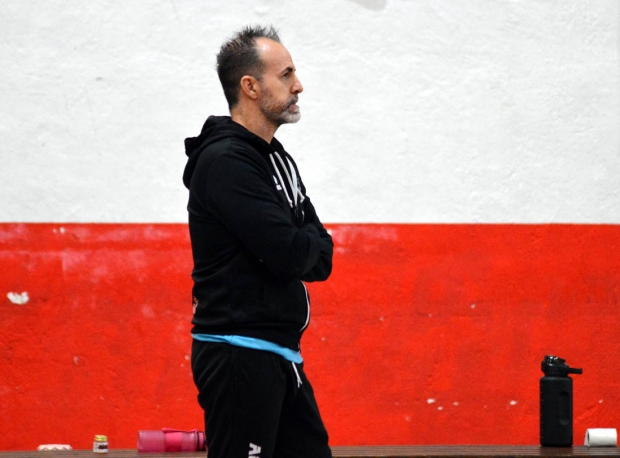 Esteban Férriz, entrenador del Nevadis Albolote, durante un partido (J. PALMA)