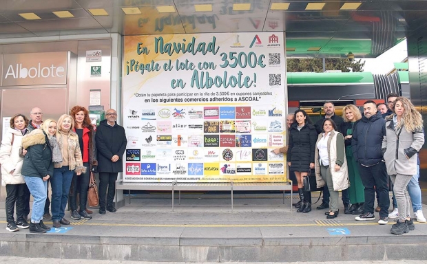 Anuncio de la campaña navideña de ASCOAL en una marquesina del metro.