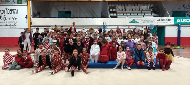 Alumnos de las escuelas deportivas municipales de gimnasia rítmica, acrobática, parkour y tumbling (J. PALMA)