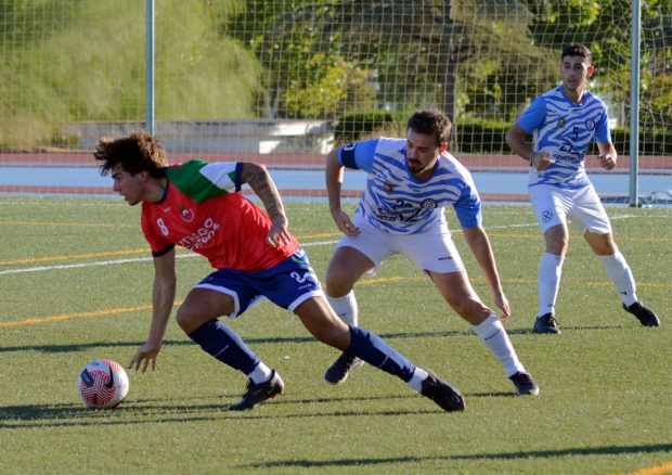 Una acción del encuentro de liga disputado entre el CF Imperio y CD Campotéjar (J. PALMA)