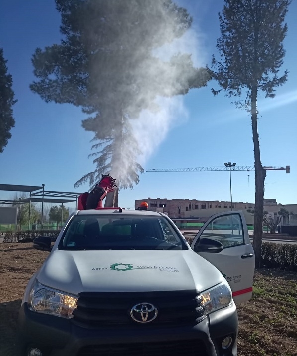 Fumigación de los pinos para exterminar la procesionaria 