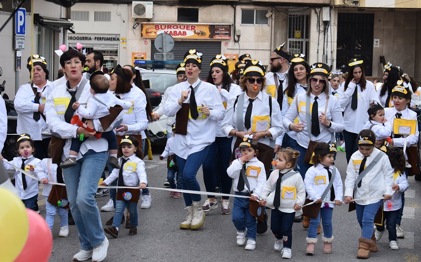 Pasacalles de carnaval organizado por el centro infantil Galop�n