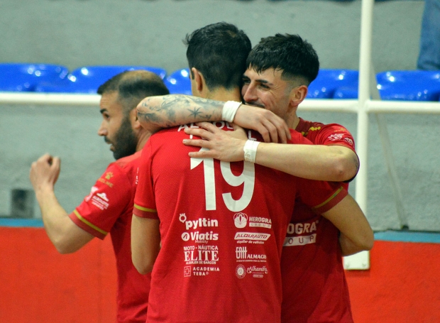 Los jugadores del Albolote Herogra celebran un gol ante el Bedarense (J. PALMA)