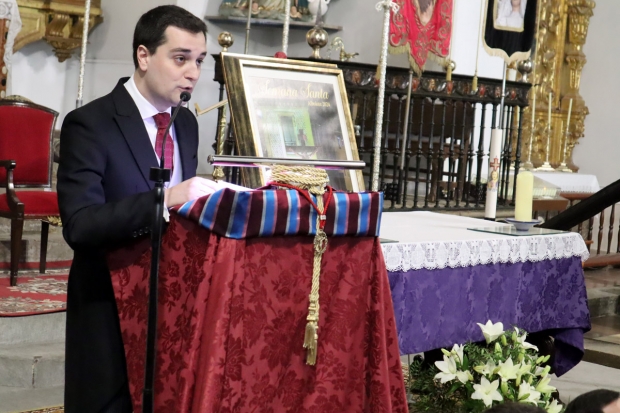 El pregonero de este año, Manuel Tabasco, durante la lectura de su pregón en la Iglesia de Albolote 