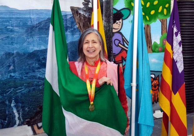 María de la Fuente con la medalla de oro lograda en el Campeonato de España de Trail Running (CLUB ATLETISMO ALBOLOTE)
