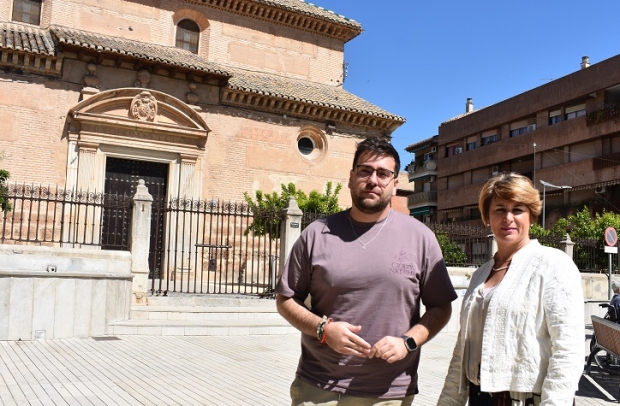 El presidente de NNGG en Andalucía, Juanjo Martínez, y la secretaria del PP de Albolote, Rosario Ramírez