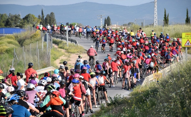 Alumnado de los centros escolares en el paseo en bicicleta 