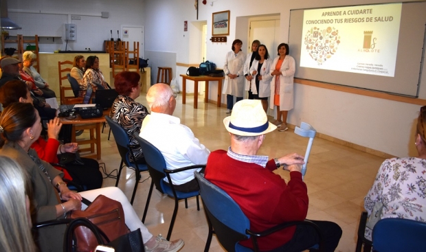 Charla sobre los riesgos cardio vasculares organizada por el consultorio de salud de El Chaparral 