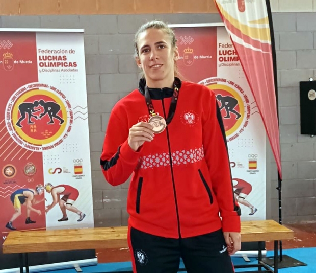 Susana García Rodríguez con la medalla de bronce del Campeonato de España de Luchas Olímpicas