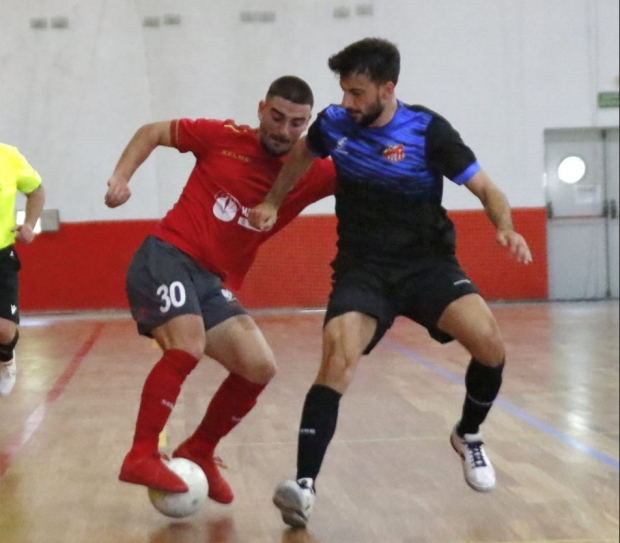 Juan Lamas, autor del segundo gol local, en una acción del encuentro (ALBOLOTE FUTSAL)