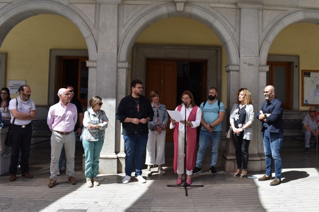 Lectura del manifiesto con motivo del día internacional contra la LGTBIfobia 