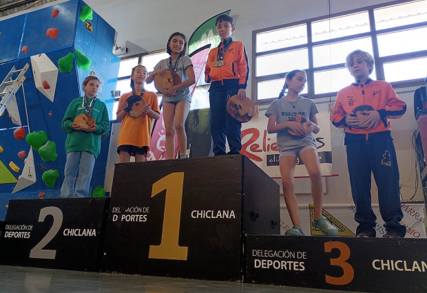 Inari Castillo en lo más alto del podio en Chiclana como Campeón de Andalucía