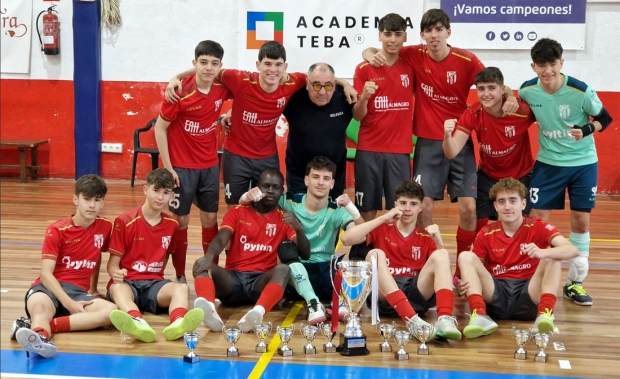 Los juveniles del Albolote Pyltin celebran el título de liga en Segunda Andaluza (ALBOLOTE FÚTSAL)