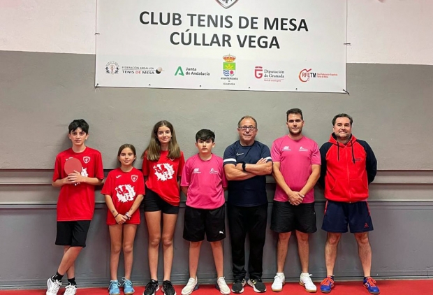 Equipo del Albolut 2022 TM en su visita a la cancha del Cúllar Vega CTM