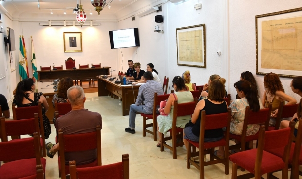 Foto de archivo de la reunión para gestionar las colonias felinas 