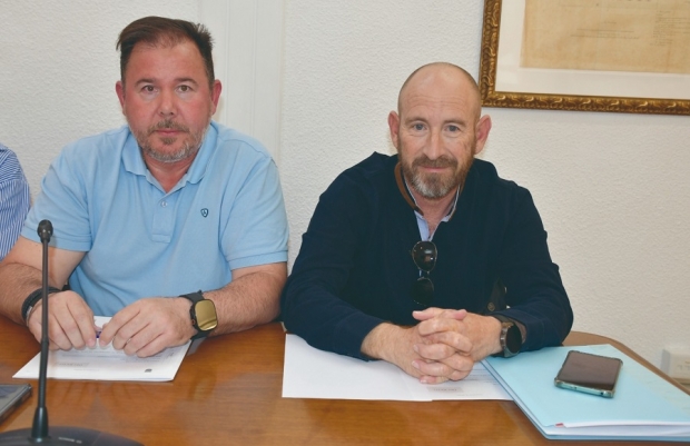 Los concejales de ACUDE, Andrés Soto y Luis Alberto Sanz, en el salón de plenos