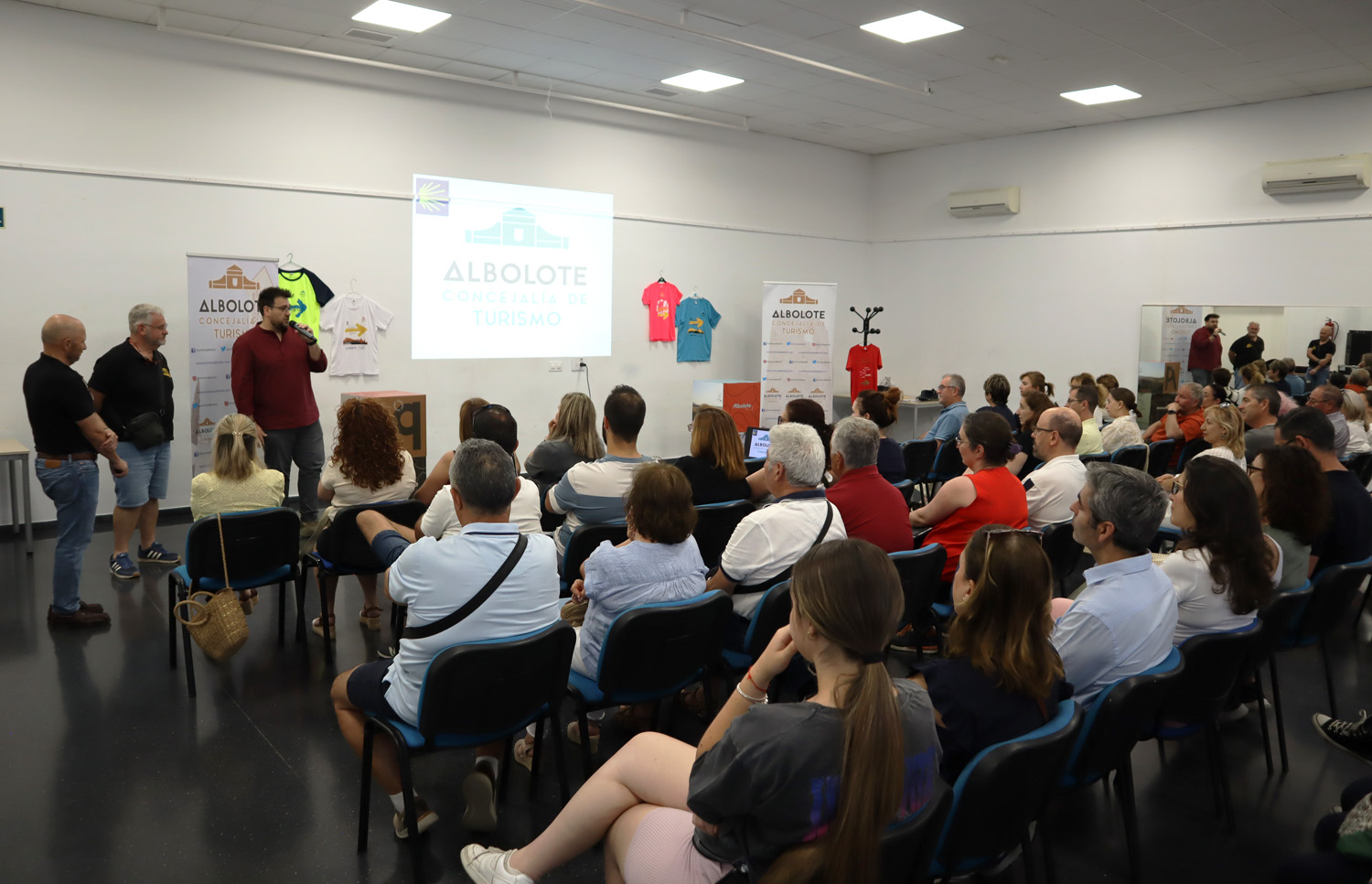 Un momento de la reunin que se abri con las palabras de bienvenida del concejal de Turismo, Juanjo Martnez Un momento de la reunin que se abri con las palabras de bienvenida del concejal de Turismo, Juanjo Martnez
