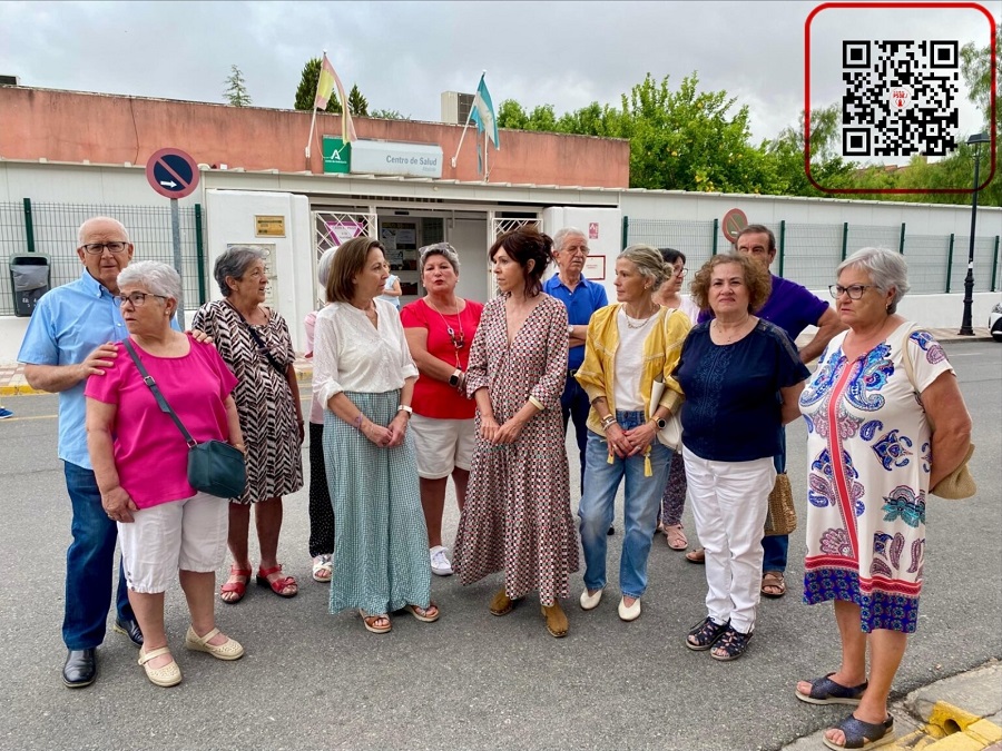 Simpatizantes del PSOE junto a la diputada autonómica María Angeles Prieto y la secretaria general local, Esther Carvajal Simpatizantes del PSOE junto a la diputada autonómica María Angeles Prieto y la secretaria general local, Esther Carvajal