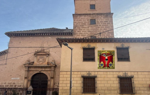 Recreacin de cmo quedara una vez colocado este nuevo lienzo cermico propuesto por la Asociacin Cristo de la Salud de Albolote Recreacin de cmo quedara una vez colocado este nuevo lienzo cermico propuesto por la Asociacin Cristo de la Salud de Albolote