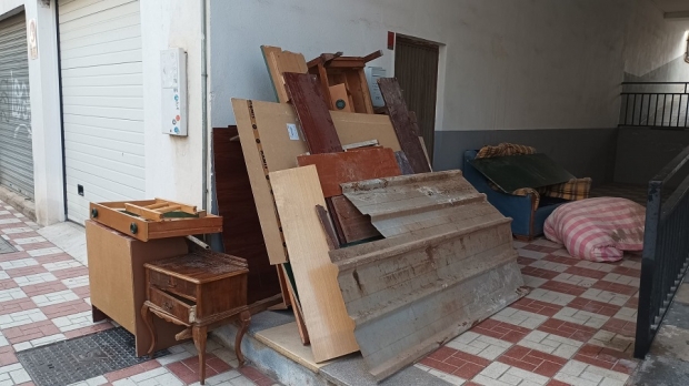 Muebles y demás enseres abandonados en la vía pública