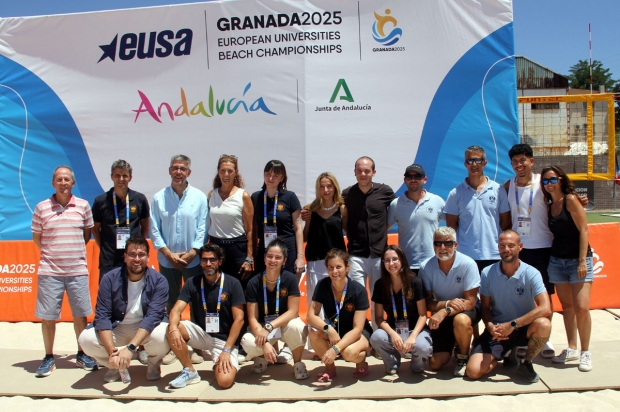 Representantes de la Junta de Andalucía, Ayuntamiento de Albolote y Universidad de Granada junto al equipo de la organización (J. PALMA)