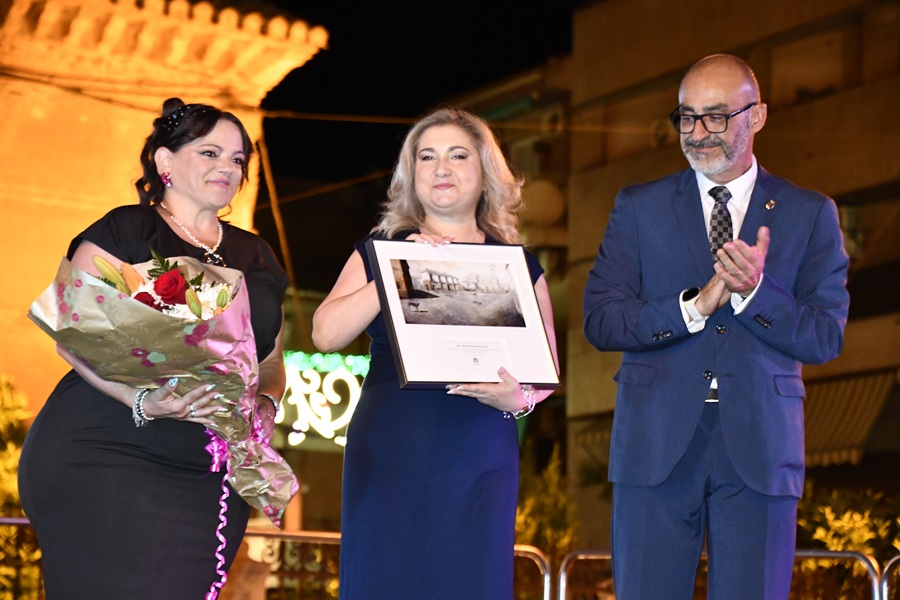 La pregonera, Mñonica Morales, junto al alcalde, Salustiano Ureña, y a la concejala de Fiestas, Ingrid Pérez La pregonera, Mñonica Morales, junto al alcalde, Salustiano Ureña, y a la concejala de Fiestas, Ingrid Pérez