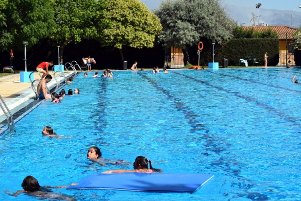 Piscina municipal al inicio de la temporada