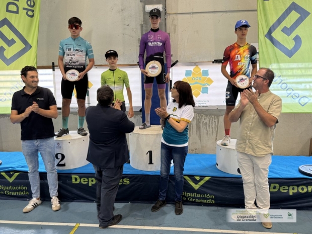 Adrián Navarro en lo más alto del cajón en la prueba de Aldeire (DIPUTACIÓN GRANADA)