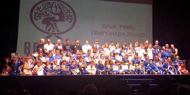 Foto de familia del Club de Judo Baransu en la gala fin de temporada (BARANSU)