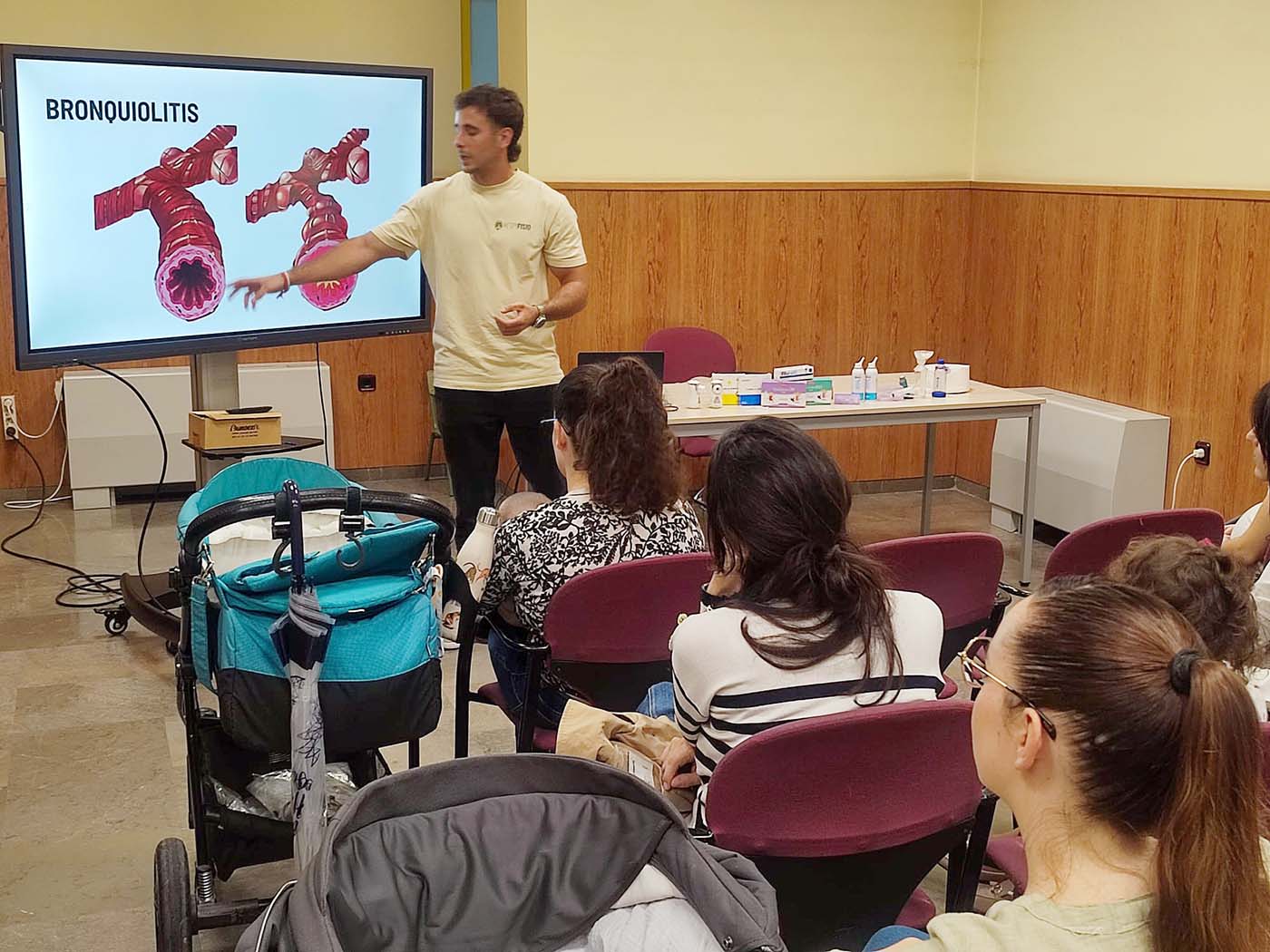 Un momento de la charla impartida en la Casa de la Cultura. Un momento de la charla impartida en la Casa de la Cultura.