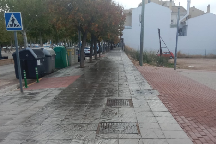 Calle limpia con agua a presin  Calle limpia con agua a presin