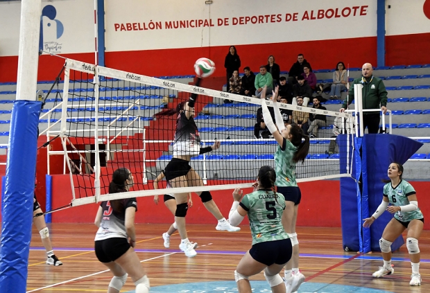 Una jugada del encuentro en casa del Fundación Fco. Carvajal ante 3Stevoley (J. PALMA)