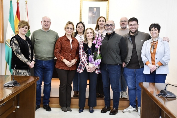 concejales y el alcalde, Salustiano Ureña, junto a la Secretaria 