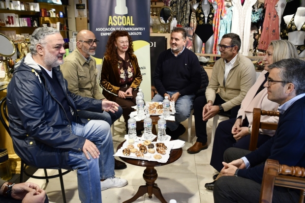 Reunión mantenida por la presidenta de ASCOAL con los candidatos del PP 