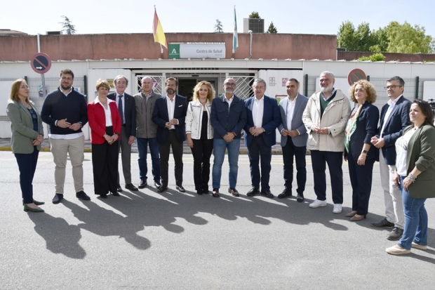 Miembros del Partido Popular junto al candidato, Antonio Sanz en su visita a Albolote