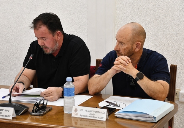 Concejales de Acude en una sesión plenaria 