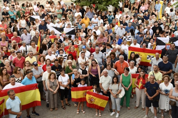 Concentración en la plaza de España de Albolote en apoyo a Ceuta 